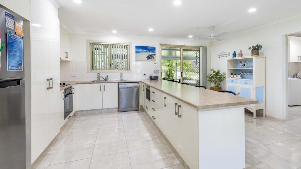 Comfortable Lowset Family Home Only Minutes From The Water! Tarooki St, Bellara Exterior photo